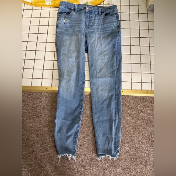 American Eagle Outfitters Denim - American eagle Women's size 10 dream Blue Distressed Jeans